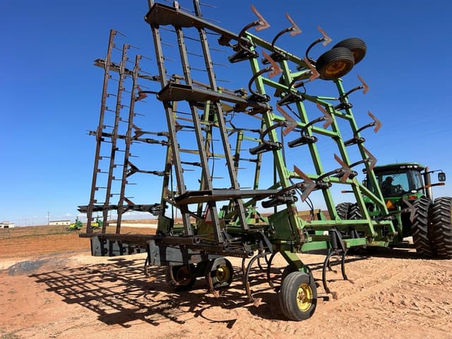 Image of John Deere 680 equipment image 2