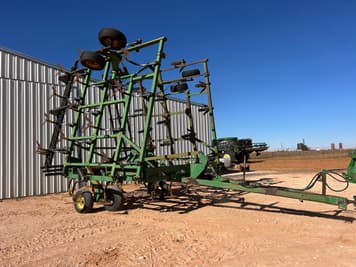 Main image John Deere 680