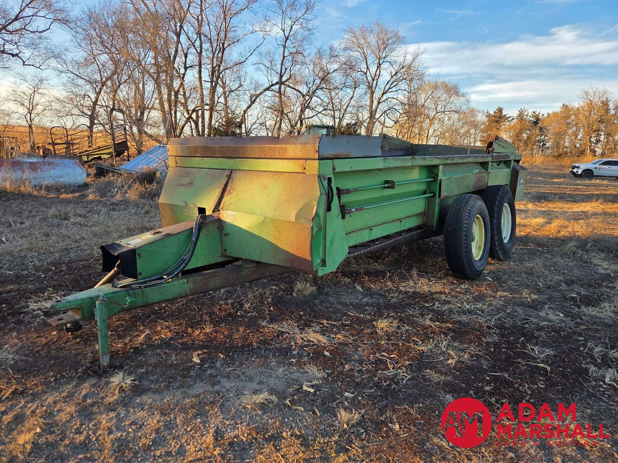 John Deere 680 Equipment Image0