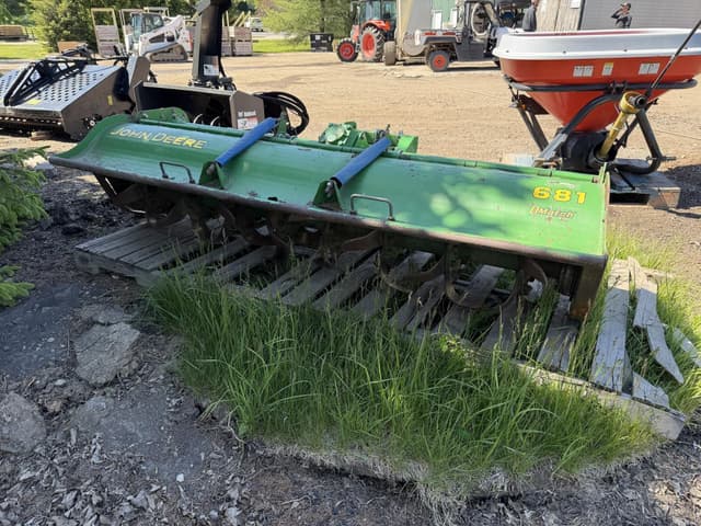 Image of John Deere 681 equipment image 2