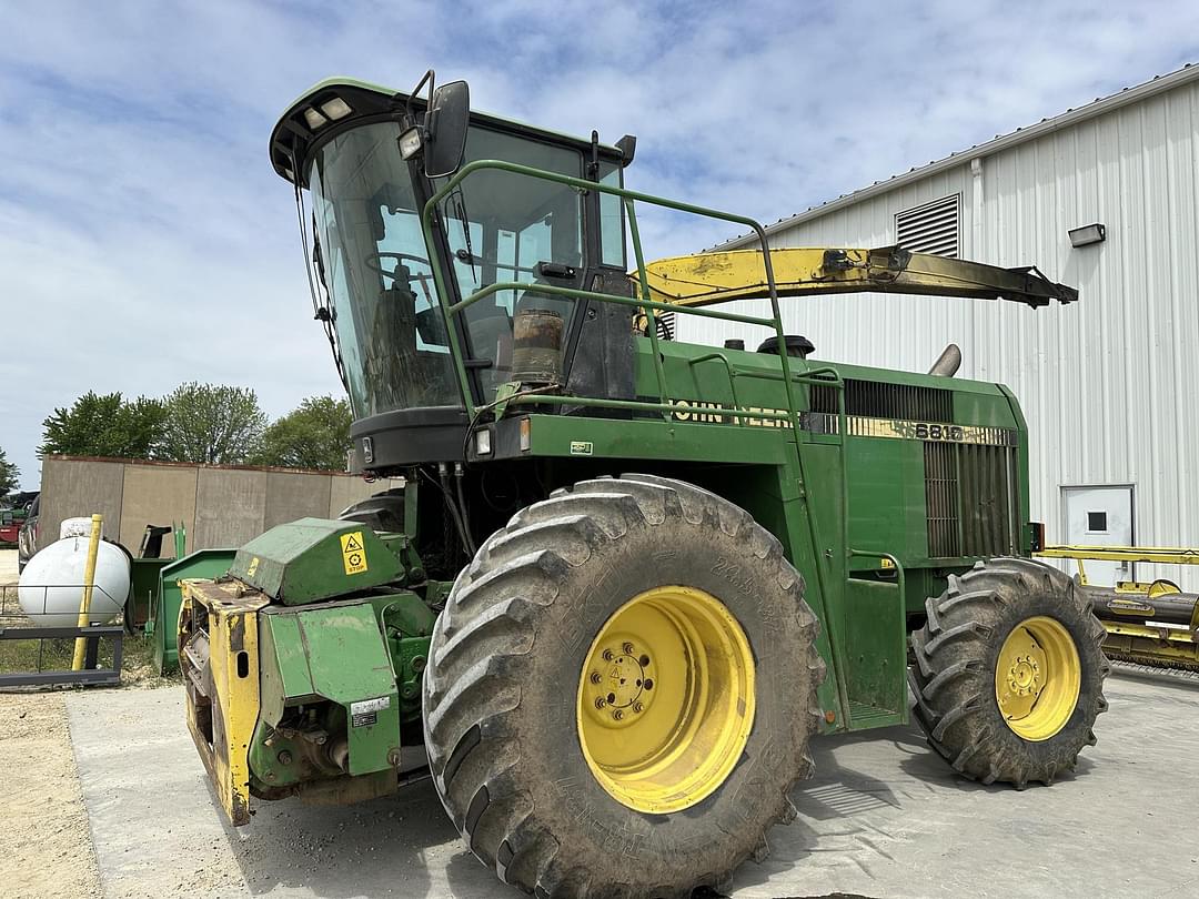Image of John Deere 6810 Primary image