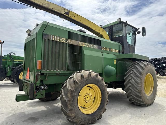 Image of John Deere 6810 equipment image 4