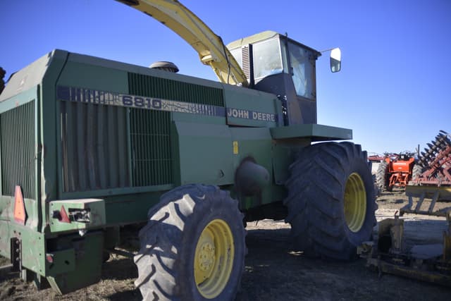 Image of John Deere 6810 equipment image 4