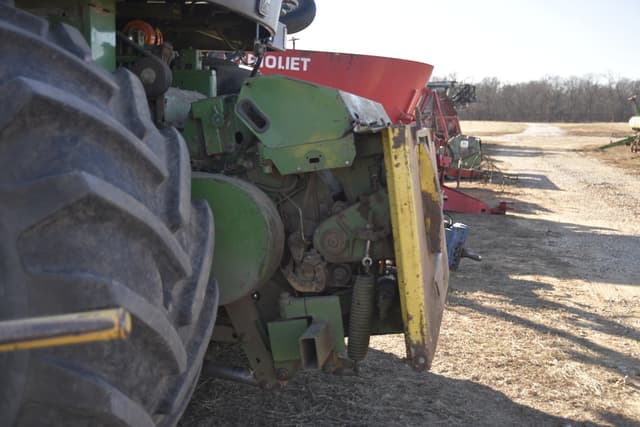 Image of John Deere 6810 equipment image 2