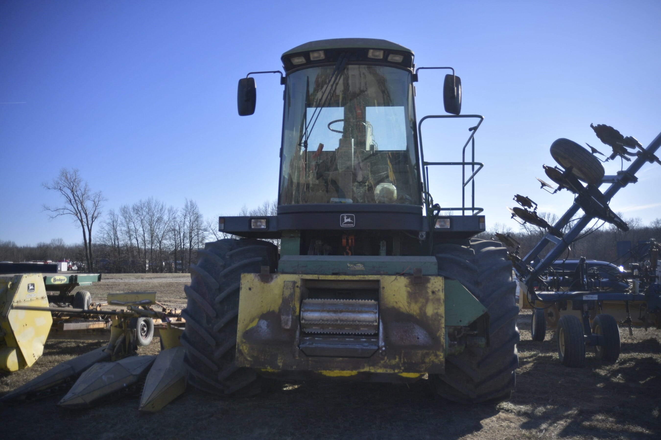 John Deere 6810 Equipment Image0