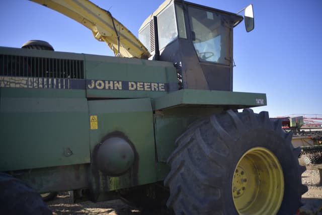 Image of John Deere 6810 equipment image 3