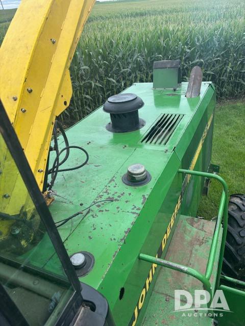 Image of John Deere 6810 equipment image 2