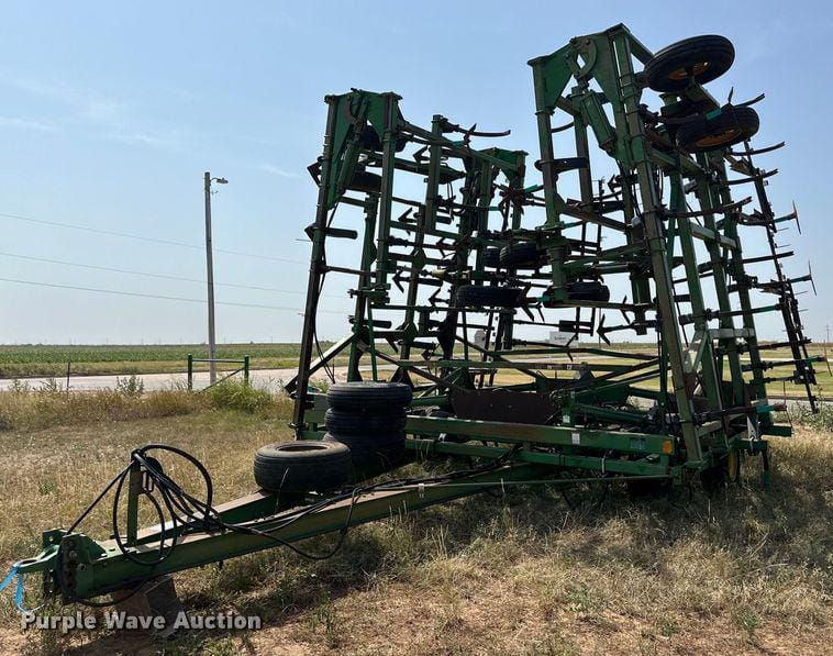 Main image John Deere 685