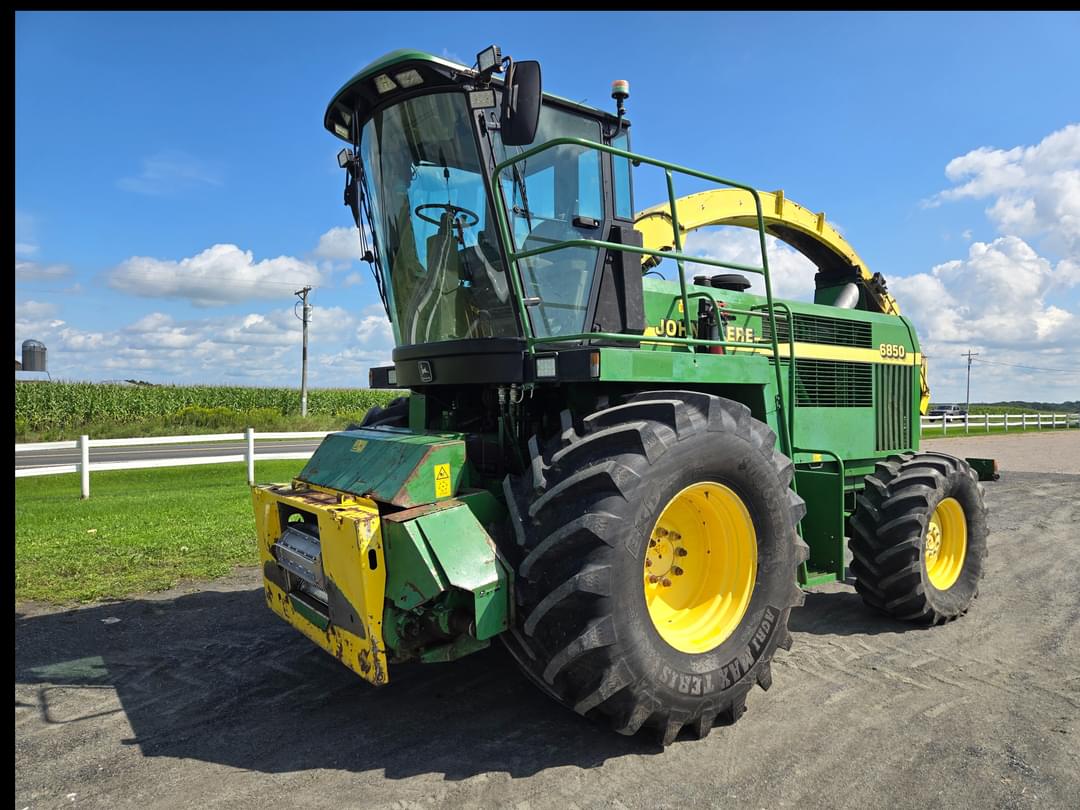 Image of John Deere 6850 Primary image