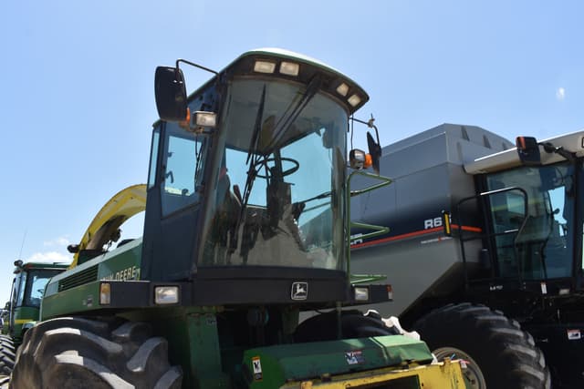Image of John Deere 6850 equipment image 4