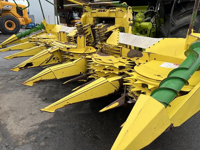 Image of John Deere 686 equipment image 2