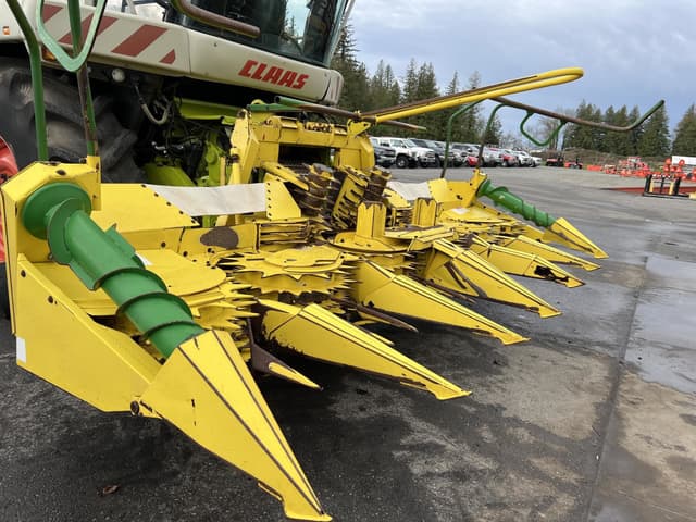 Image of John Deere 686 equipment image 1