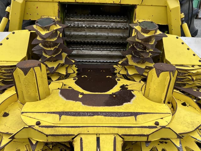 Image of John Deere 686 equipment image 3