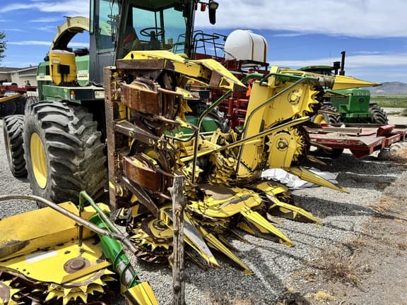Image of John Deere 688 equipment image 1