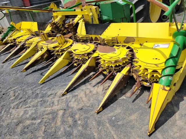 Image of John Deere 688 equipment image 1