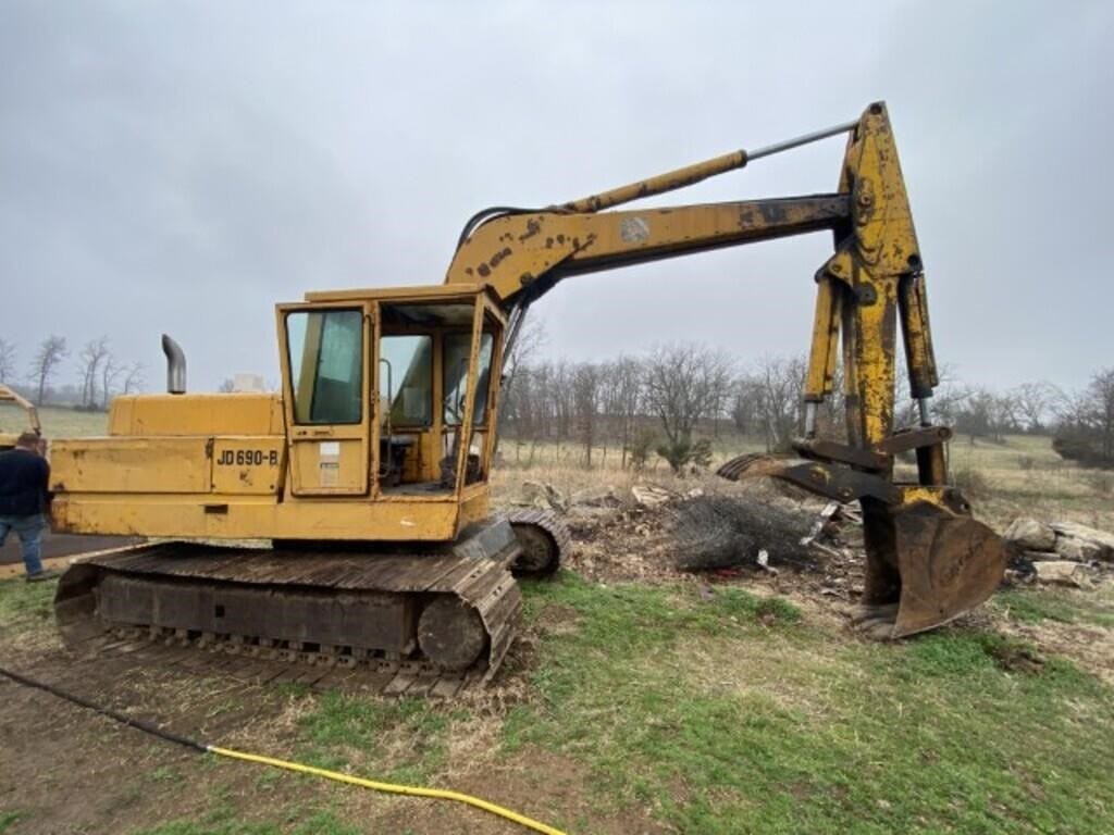 John Deere 690B Equipment Image0