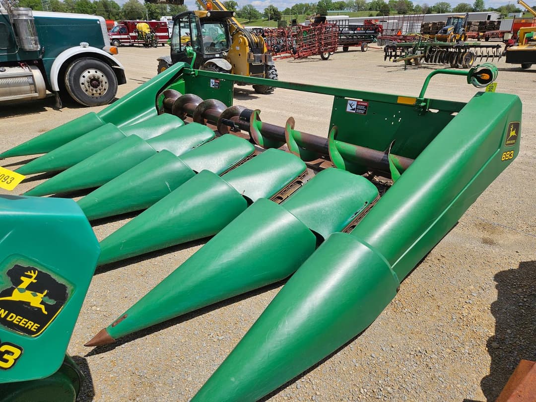 Image of John Deere 693 Primary image