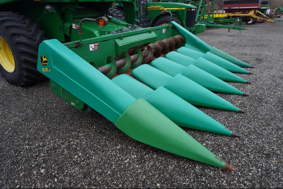 Image of John Deere 693 Image 0