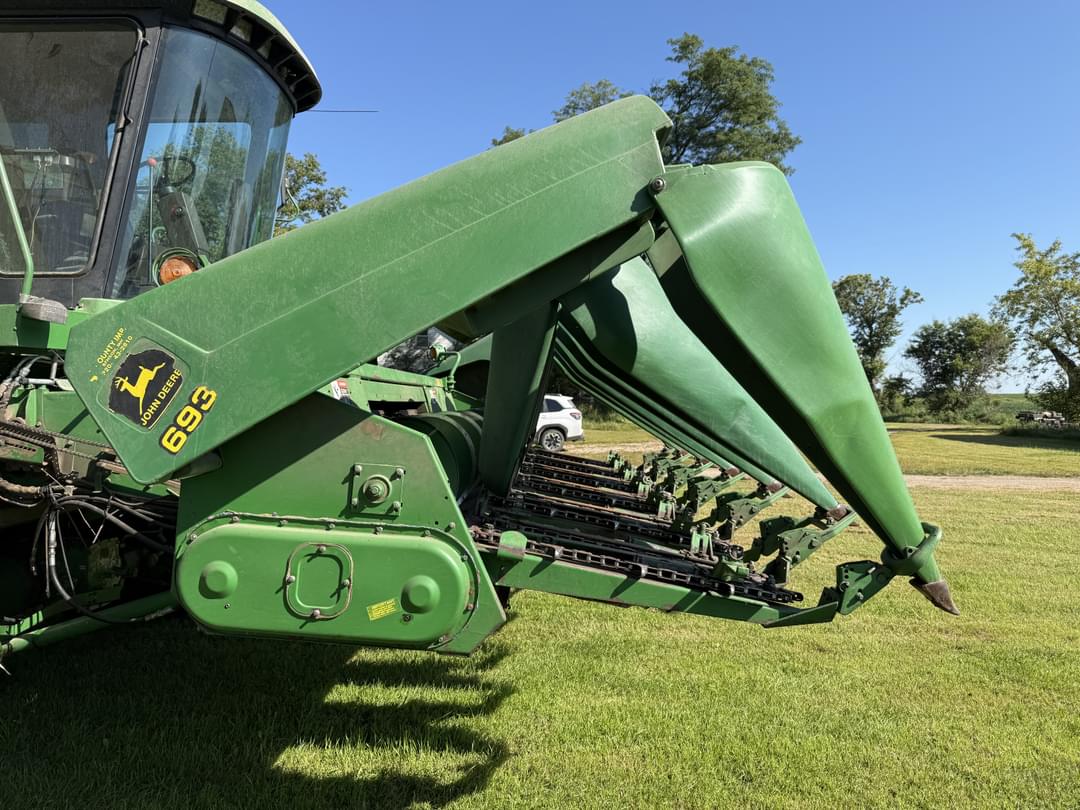 Image of John Deere 693 Primary image