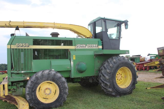 Image of John Deere 6950 equipment image 2