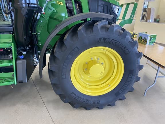 Image of John Deere 6M 125 equipment image 1