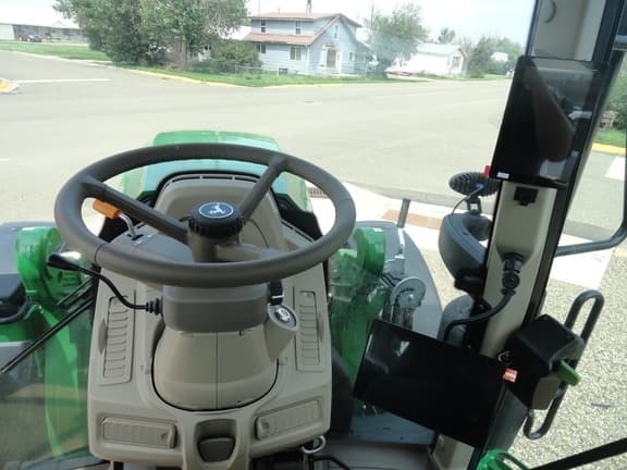 Image of John Deere 6M 165 equipment image 2