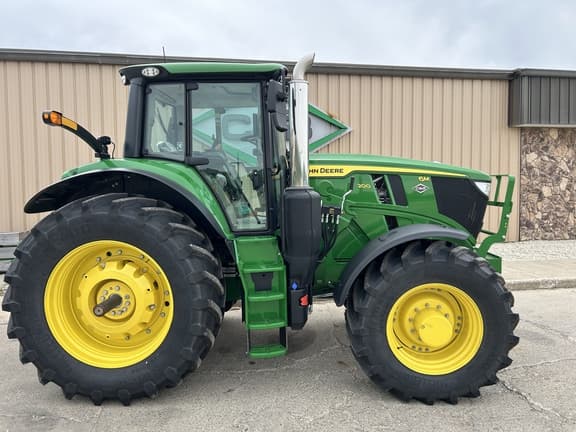 Image of John Deere 6M 200 equipment image 1