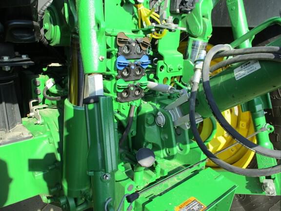 Image of John Deere 6R 195 equipment image 2