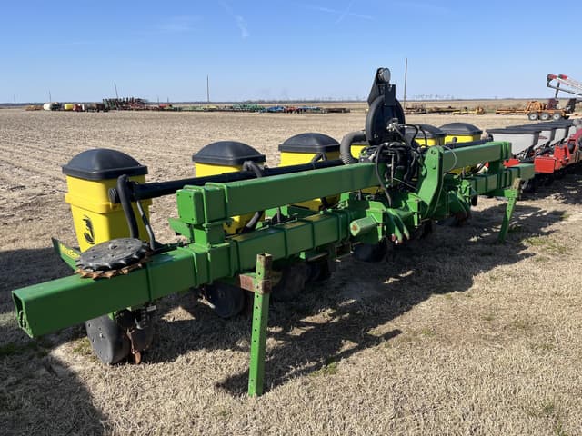 Image of John Deere MaxEmerge XP equipment image 1
