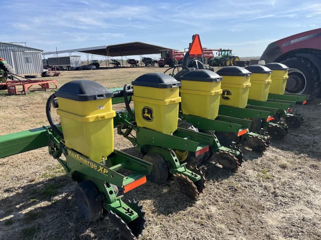 Image of John Deere MaxEmerge XP equipment image 3