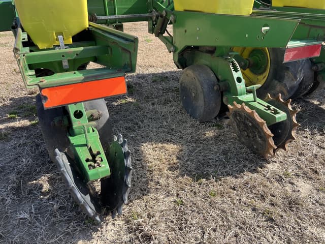 Image of John Deere MaxEmerge XP equipment image 4