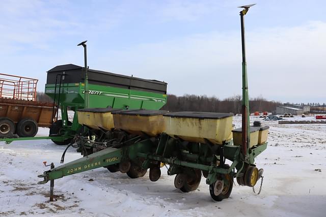 Image of John Deere 7000 equipment image 2