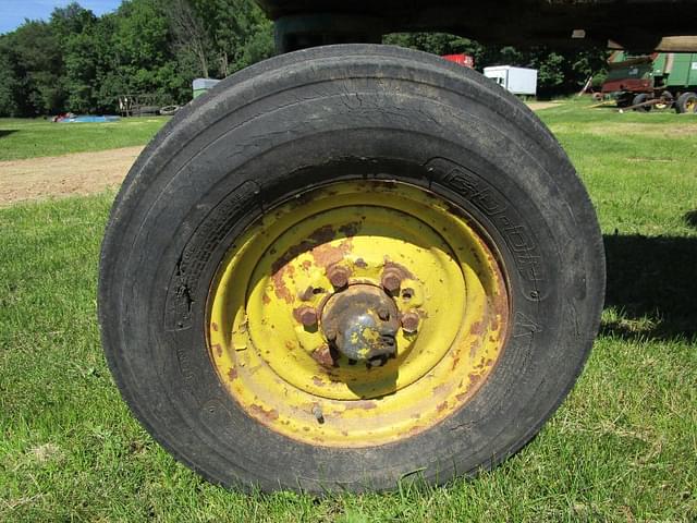 Image of John Deere 70 equipment image 3