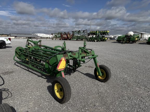 Image of John Deere 700 equipment image 2