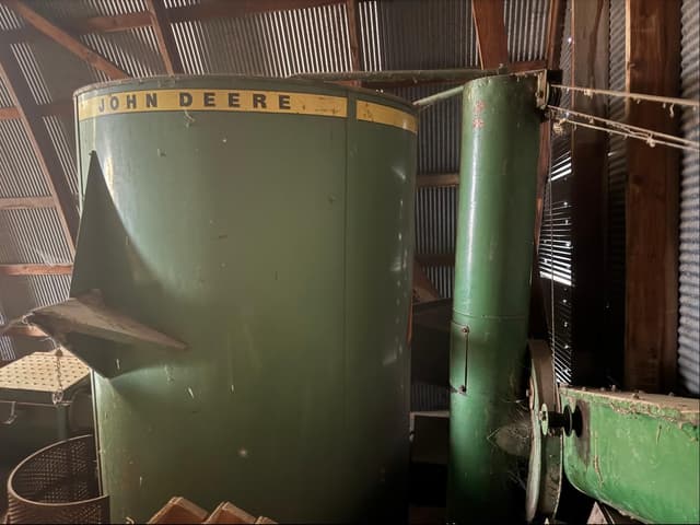 Image of John Deere 700 equipment image 4