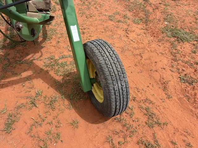 Image of John Deere 700 equipment image 4