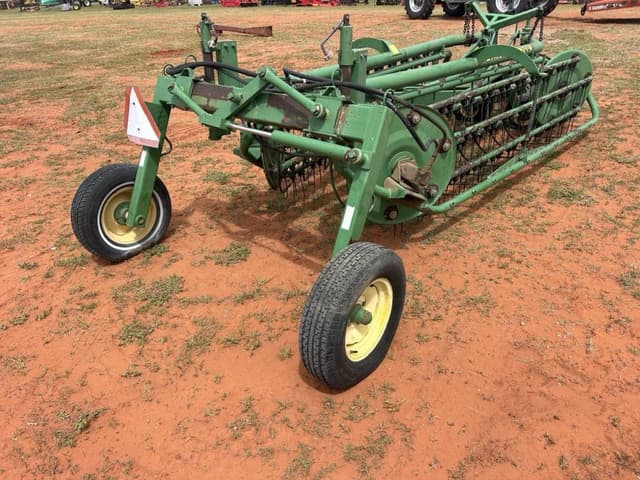 Image of John Deere 700 equipment image 2