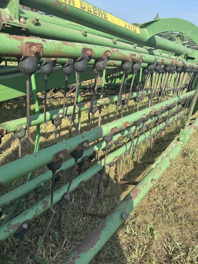 Image of John Deere 700 equipment image 4