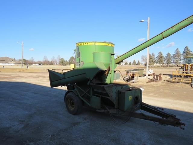 Image of John Deere 700 equipment image 4