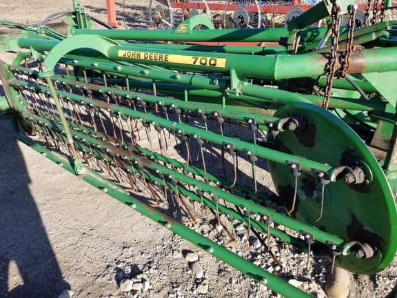 John Deere 700 Equipment Image0