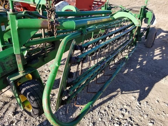 John Deere 700 Equipment Image0