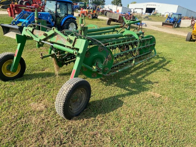 Image of John Deere 700 equipment image 1