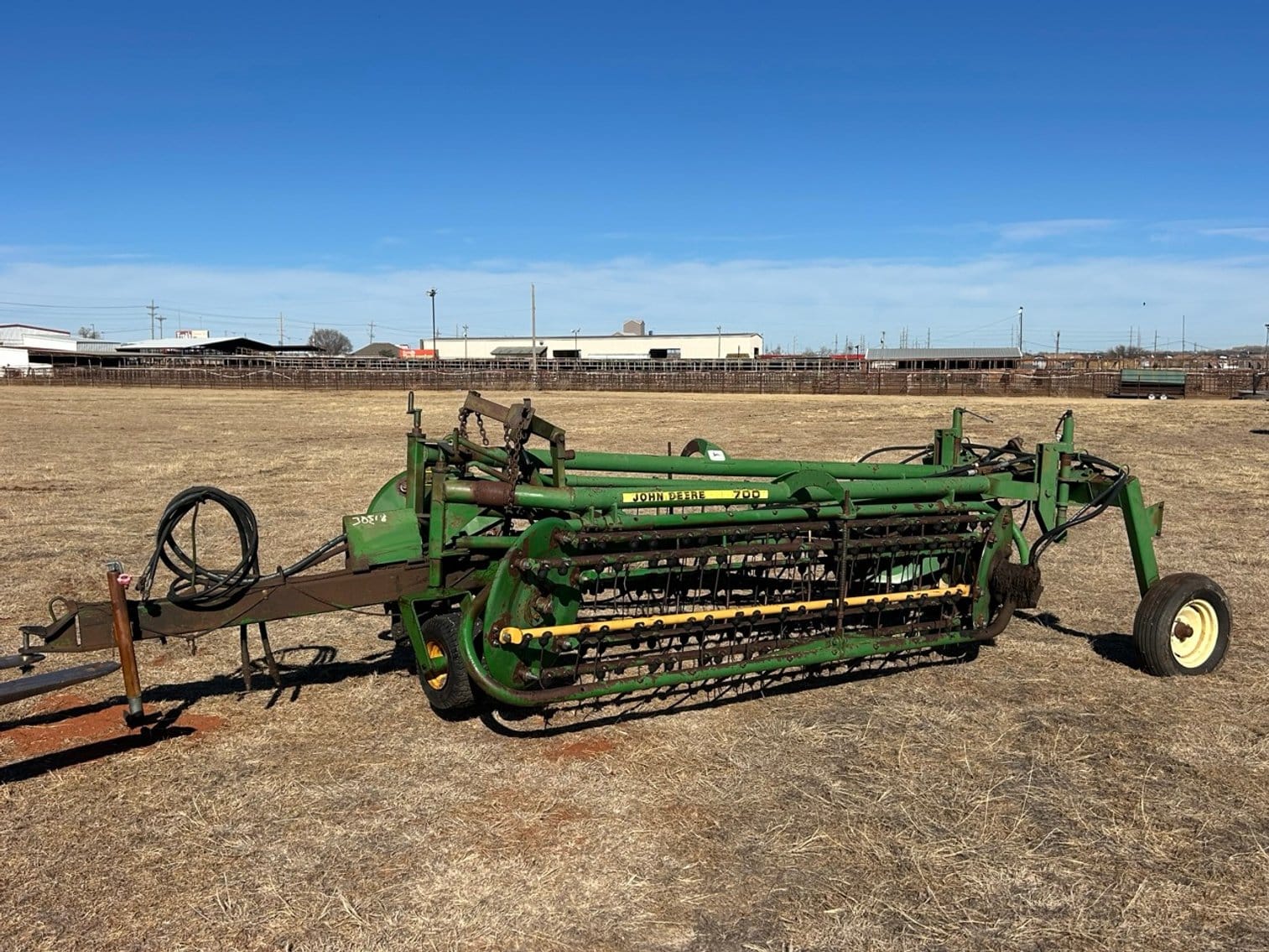 John Deere 700 Equipment Image0