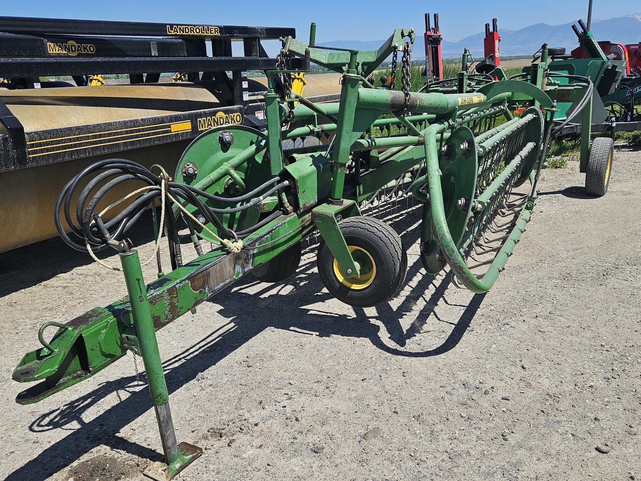John Deere 700 Equipment Image0