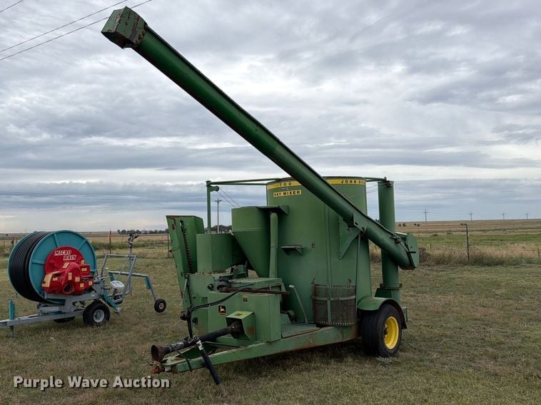 John Deere 700 Equipment Image0