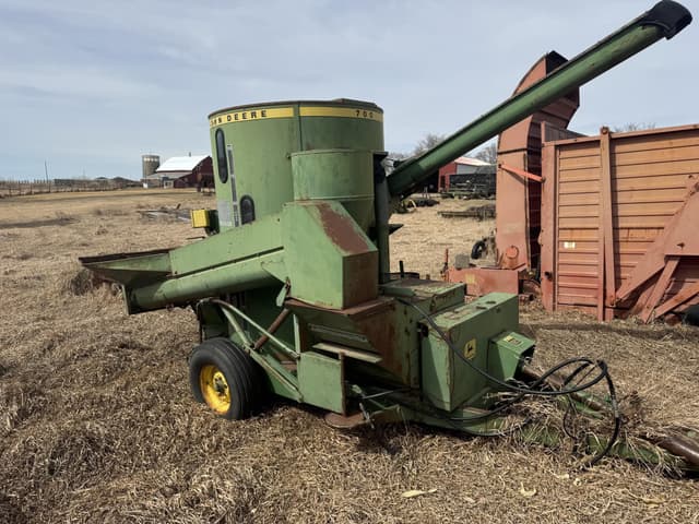 Image of John Deere 700 equipment image 1
