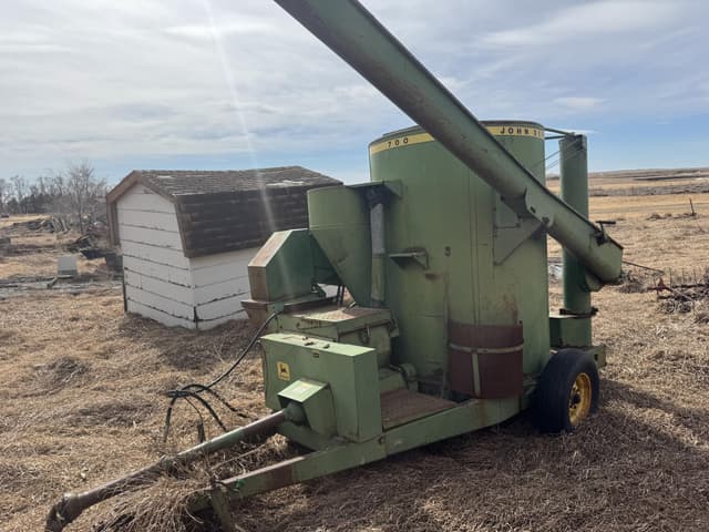 Image of John Deere 700 equipment image 2