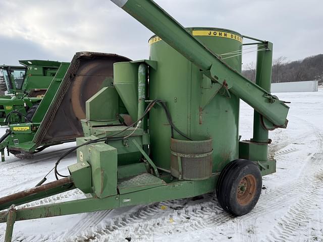 Image of John Deere 700 equipment image 3