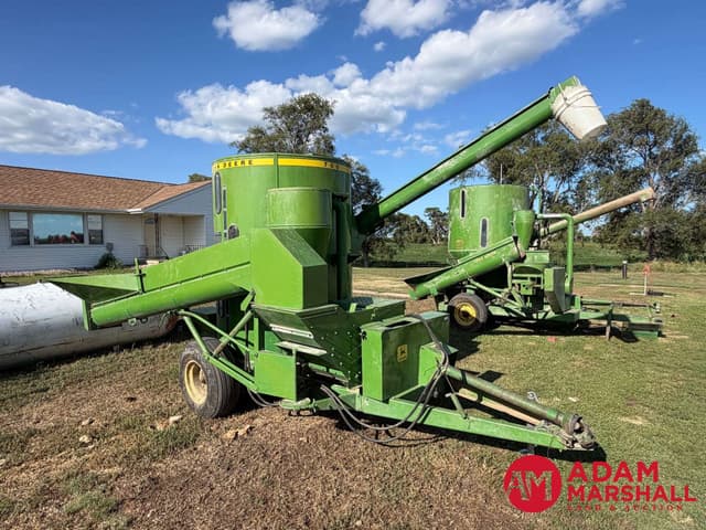 Image of John Deere 700 equipment image 1