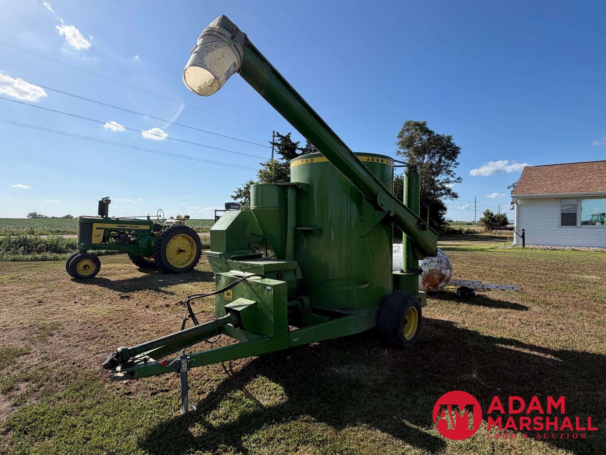 John Deere 700 Equipment Image0